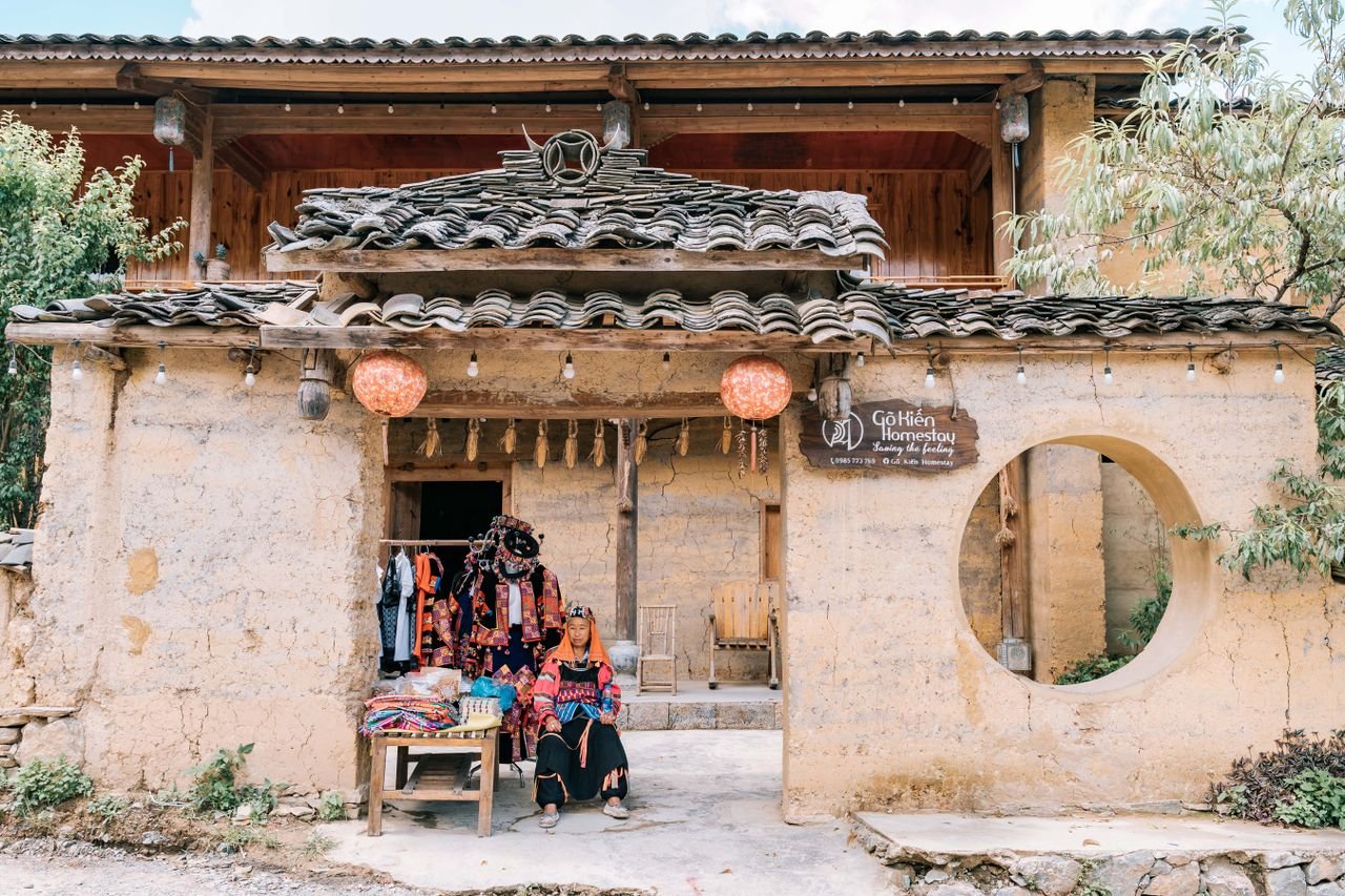 services-01 Traditional house in Lũng Cú, Vietnam showcasing cultural attire and decor.